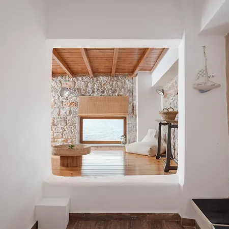 Aura Seafront Apartment Neo Oitilo