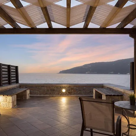 Aura Seafront Apartament