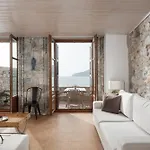 Aura Seafront Apartament