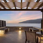 Aura Seafront Apartament