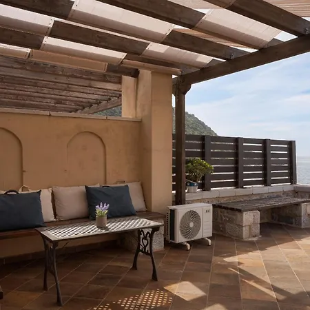 Aura Seafront Daire Néon Oítilon