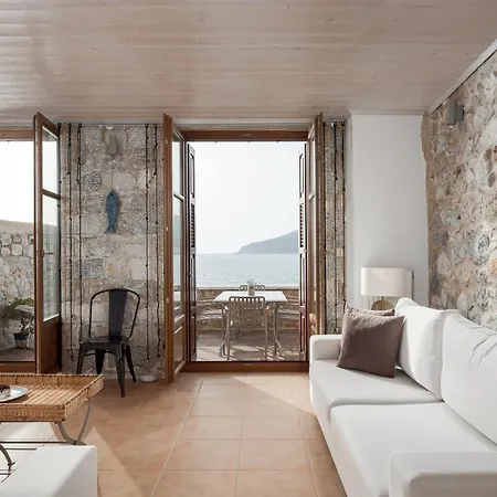 Aura Seafront Apartment
