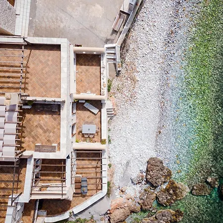 Aura Seafront Daire Néon Oítilon